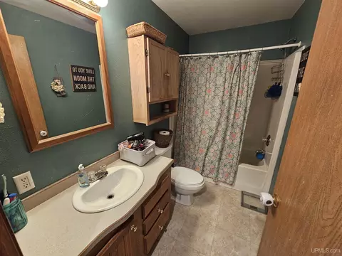 Bath - 16 Lawer, Ishpeming, MI 49849 photo 1 of 4