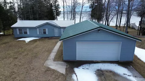 1721 Wawaushnosh # N, Manistique, MI 49854