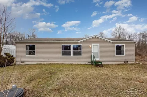 5289 School, Rhodes, MI 48652