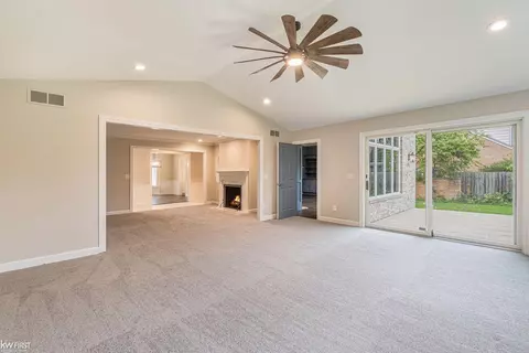 Living - 3545 Hawthorne, Flint, MI 48503 photo 9 of 10