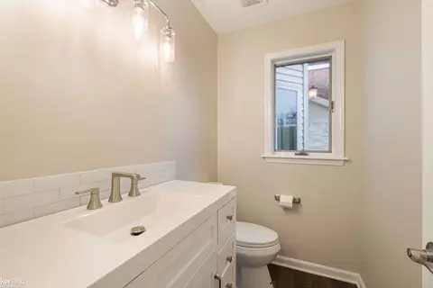 Bath - 3545 Hawthorne, Flint, MI 48503 photo 8 of 9