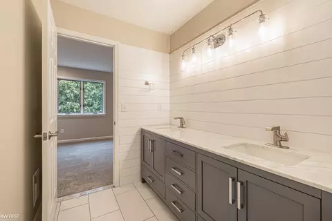 Bath - 3545 Hawthorne, Flint, MI 48503 photo 3 of 9