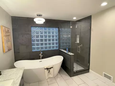 Bath - 3545 Hawthorne, Flint, MI 48503 photo 2 of 9