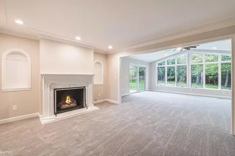 Living - 3545 Hawthorne, Flint, MI 48503 photo 8 of 10