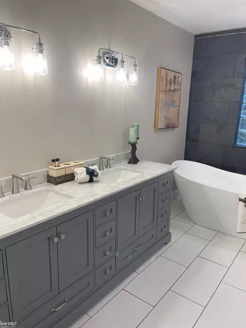 Bath - 3545 Hawthorne, Flint, MI 48503 photo 1 of 9