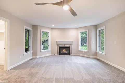 Living - 3545 Hawthorne, Flint, MI 48503 photo 7 of 10