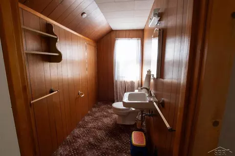 Bath - 319 W Grout, Gladwin, MI 48624 photo 2 of 2