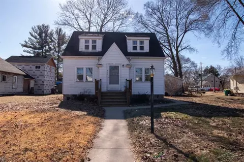 Exterior - 319 W Grout, Gladwin, MI 48624 photo 2 of 5