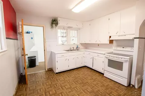 Kitchen - 319 W Grout, Gladwin, MI 48624 photo 2 of 2