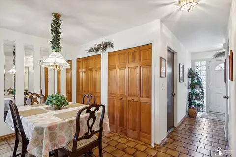 Kitchen - 25568 Kinyon, Taylor, MI 48180 photo 2 of 7