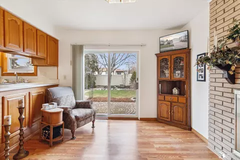 Living - 25568 Kinyon, Taylor, MI 48180 photo 7 of 9