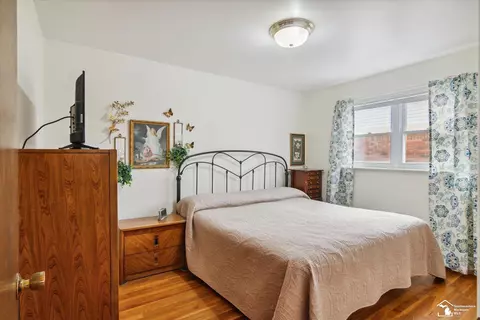 Bedroom - 25568 Kinyon, Taylor, MI 48180 photo 4 of 9