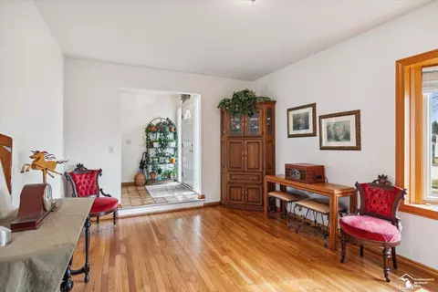 Living - 25568 Kinyon, Taylor, MI 48180 photo 4 of 9