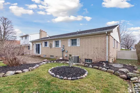 Exterior - 25568 Kinyon, Taylor, MI 48180 photo 12 of 19
