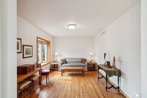 Living - 25568 Kinyon, Taylor, MI 48180 photo 3 of 9