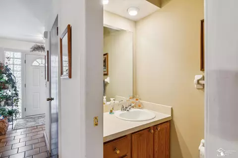 Bath - 25568 Kinyon, Taylor, MI 48180 photo 1 of 6