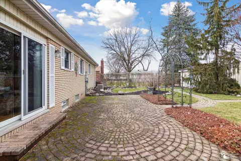 Exterior - 25568 Kinyon, Taylor, MI 48180 photo 17 of 19