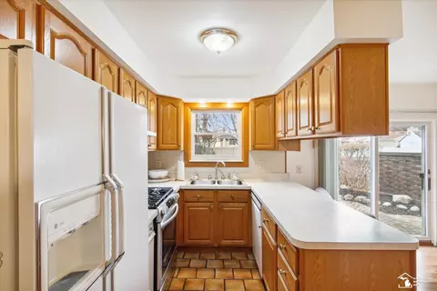 Kitchen - 25568 Kinyon, Taylor, MI 48180 photo 3 of 7