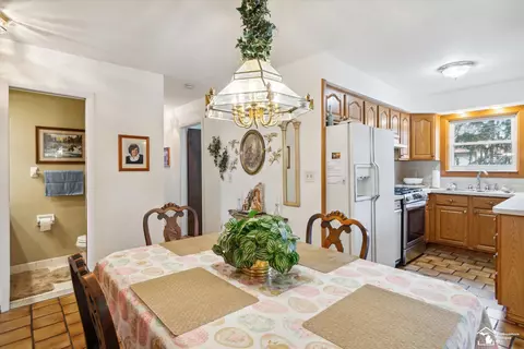 Dining - 25568 Kinyon, Taylor, MI 48180 photo 3 of 3