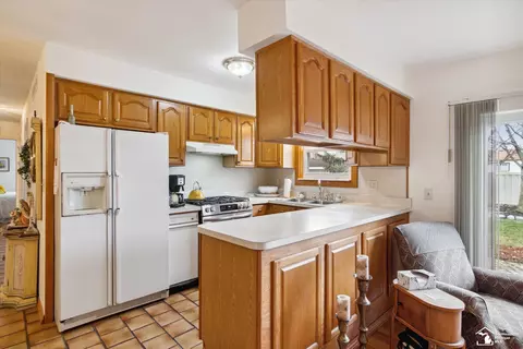 Kitchen - 25568 Kinyon, Taylor, MI 48180 photo 5 of 7