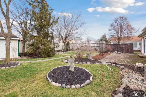 Exterior - 25568 Kinyon, Taylor, MI 48180 photo 16 of 19