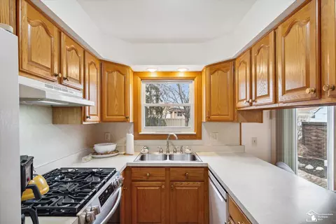 Kitchen - 25568 Kinyon, Taylor, MI 48180 photo 4 of 7