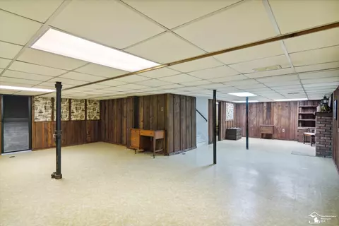 Living - 25568 Kinyon, Taylor, MI 48180 photo 8 of 9