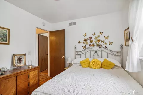 Bedroom - 25568 Kinyon, Taylor, MI 48180 photo 8 of 9
