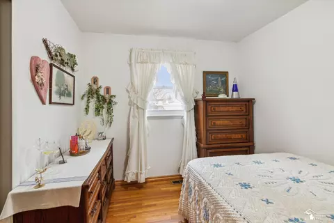 Bedroom - 25568 Kinyon, Taylor, MI 48180 photo 1 of 9