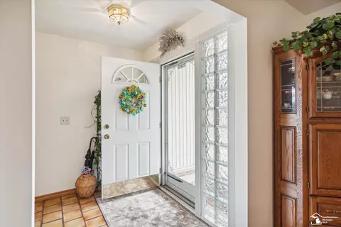 Entry Way - 25568 Kinyon, Taylor, MI 48180 photo 1 of 1