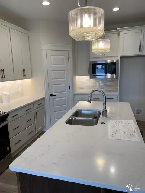 Kitchen - 314 Central Park, Monroe, MI 48162 photo 3 of 6