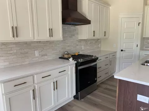 Kitchen - 314 Central Park, Monroe, MI 48162 photo 5 of 6
