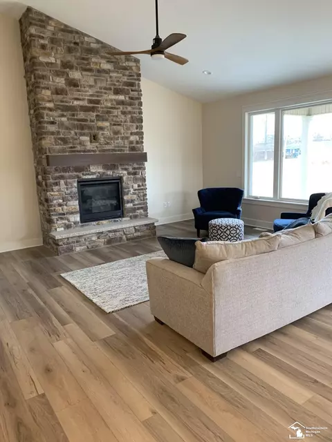 Living - 314 Central Park, Monroe, MI 48162 photo 1 of 2