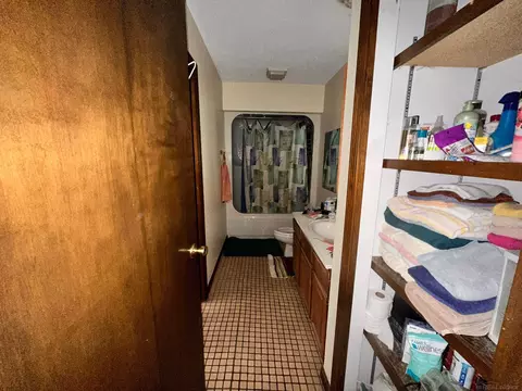 Entry Way - 1013 Ritchie, Gladwin, MI 48624 photo 1 of 1