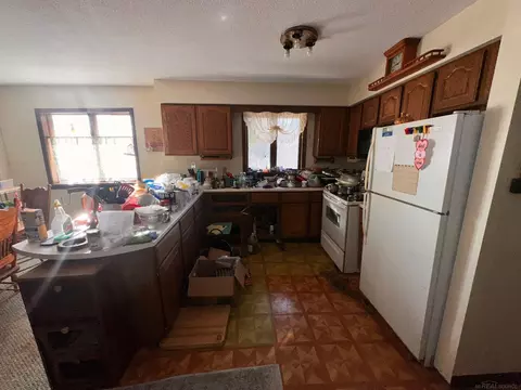 Kitchen - 1013 Ritchie, Gladwin, MI 48624 photo 2 of 2