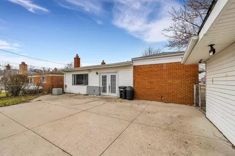 Exterior - 30992 Sutherland Ave, Warren, MI 48088 photo 5 of 6