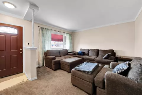 Living - 30992 Sutherland Ave, Warren, MI 48088 photo 1 of 4