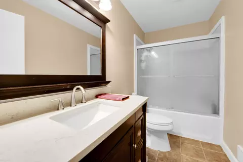Bath - 30992 Sutherland Ave, Warren, MI 48088 photo 1 of 2