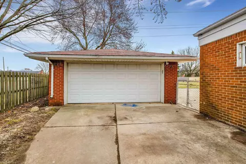 Exterior - 30992 Sutherland Ave, Warren, MI 48088 photo 2 of 6