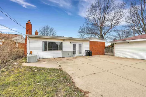 Exterior - 30992 Sutherland Ave, Warren, MI 48088 photo 3 of 6