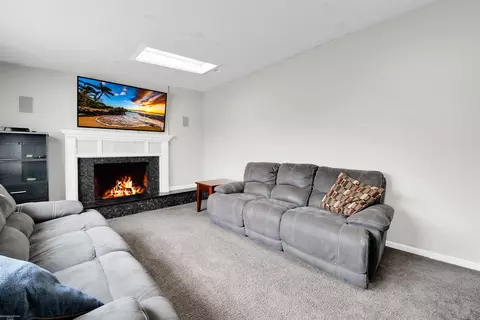 Living - 30992 Sutherland Ave, Warren, MI 48088 photo 3 of 4