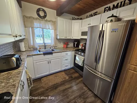 3232 Lakeview, Harrison, MI 48625 photo 8