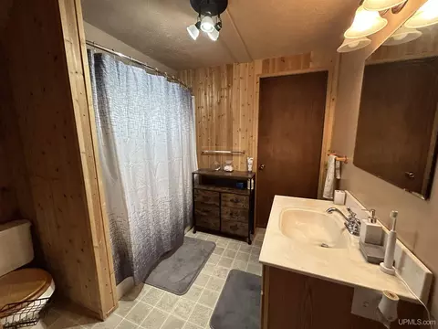 Bath - 220 W W Rdg, Ishpeming, MI 49849 photo 2 of 2