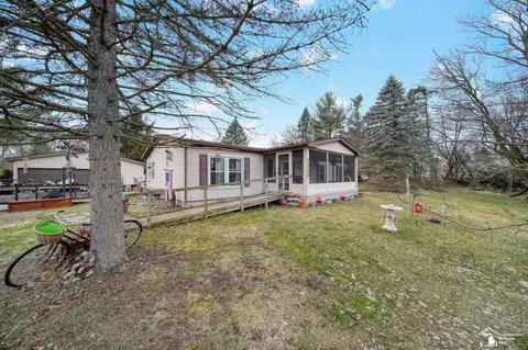 7360 Hallenbeck, Manitou Beach, MI 49253