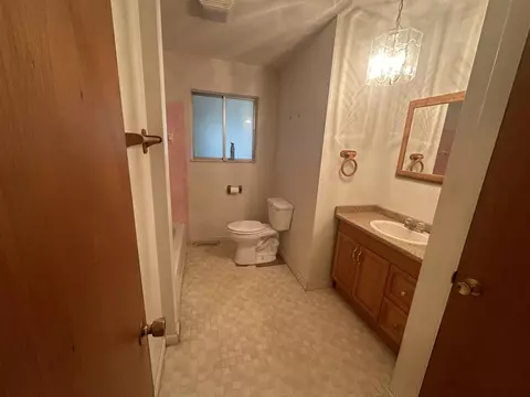 Bath - 13290 North, Fenton, MI 48430 photo 1 of 2