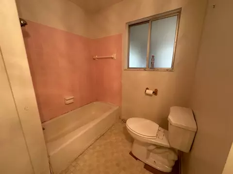 Bath - 13290 North, Fenton, MI 48430 photo 2 of 2