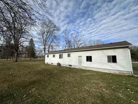 Exterior - 13290 North, Fenton, MI 48430 photo 3 of 4