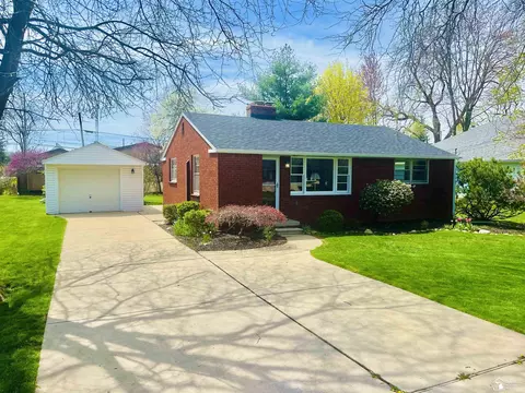 5651 Rosewood, Monroe, MI 48161