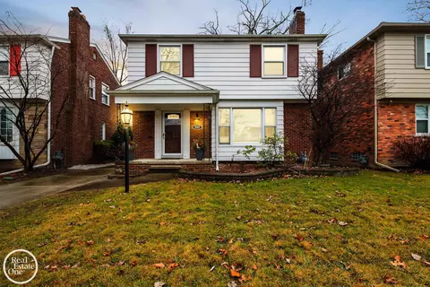 1989 Littlestone, Grosse Pointe Woods, MI 48236