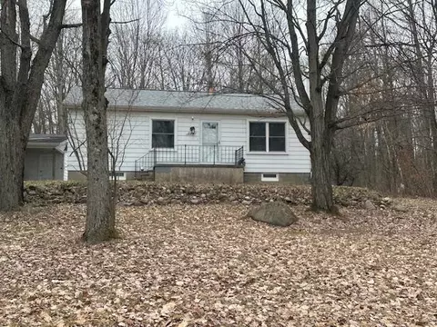 700 S Clare Ave, Harrison, MI 48625